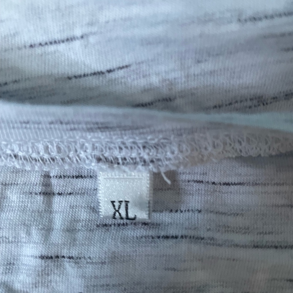 Womens Graphic Tee size XL - Picture 2 of 3